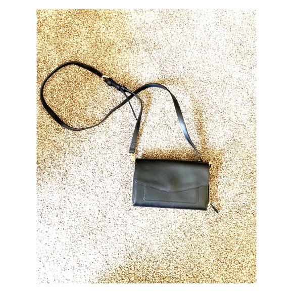 Vera Bradley Handbags - Vera Bradley Wildwood Leather Ultimate Crossbody